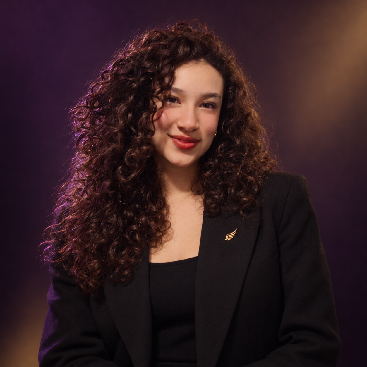 Susana Mejía acompaña las conferencias con interpretación y formación